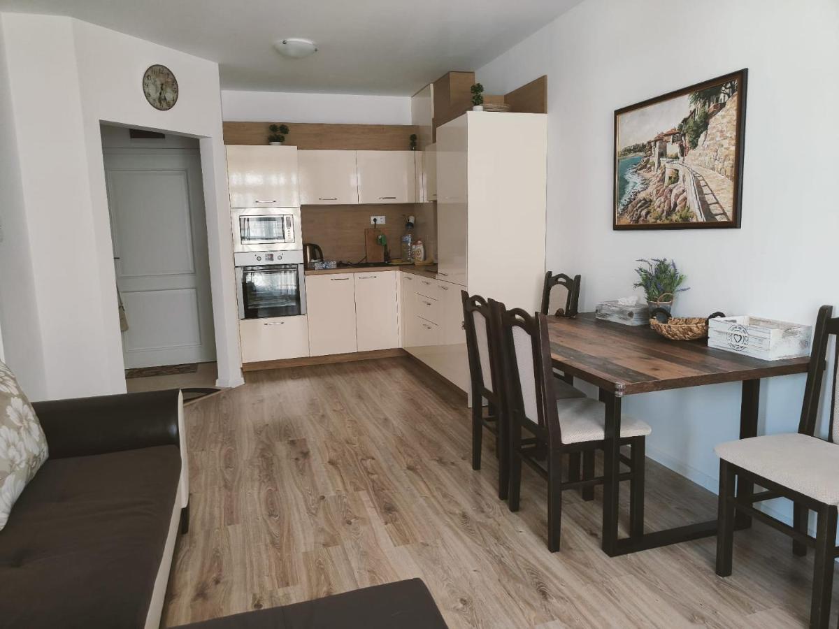 Studio Aivasovskij Park - Meters Away From Beach Pomorie Exterior foto