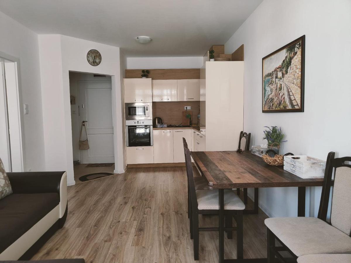 Studio Aivasovskij Park - Meters Away From Beach Pomorie Exterior foto